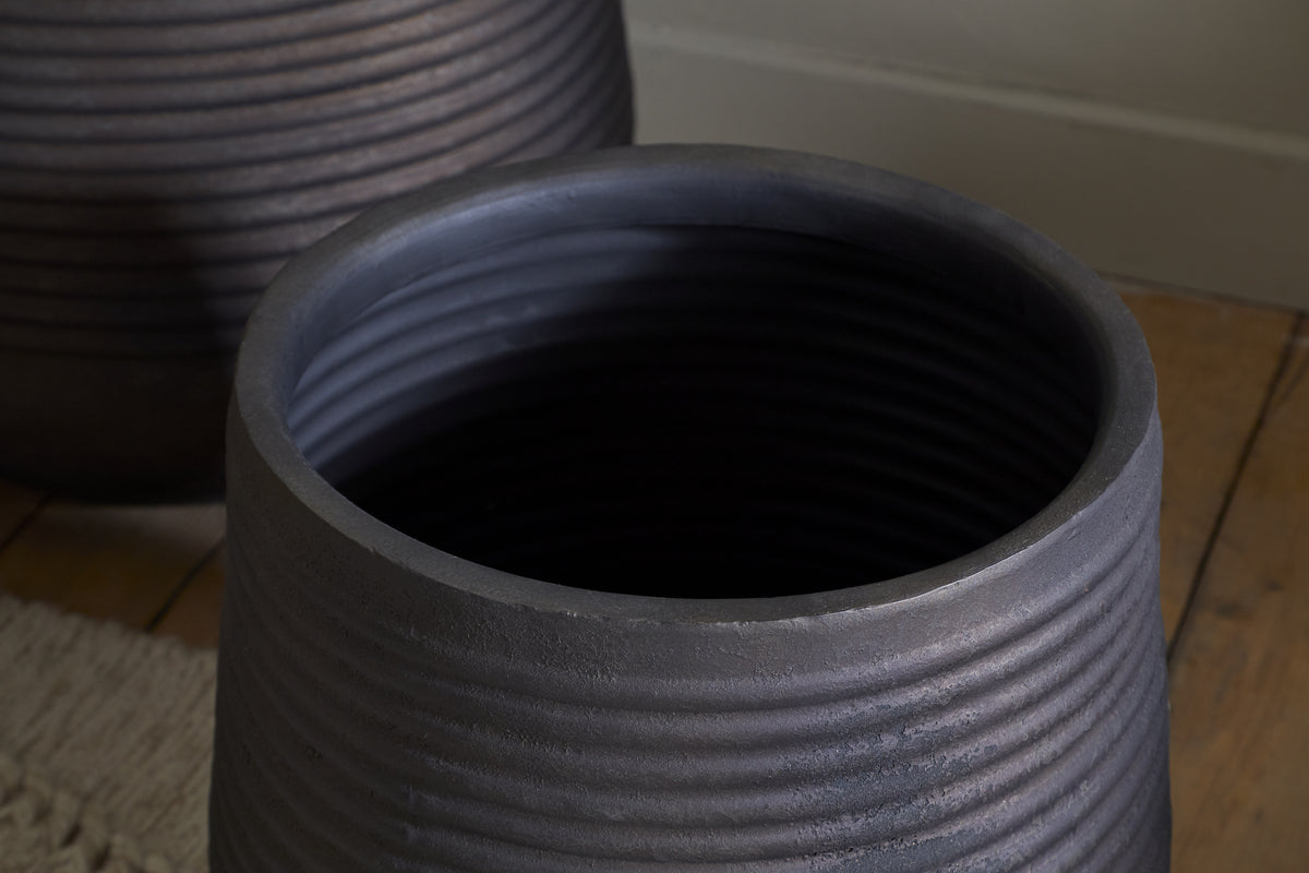 Lmaga Metal Grooved Planter - Aged Black
