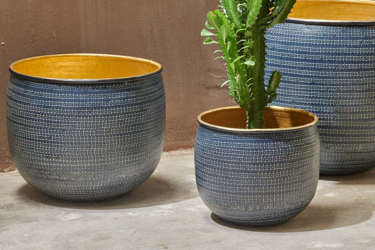 Tembesi Etched Planter - Antique Black & Brass